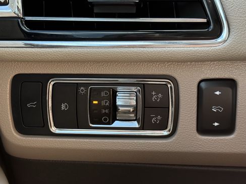 Used 2022 Lincoln Navigator L Reserve AWD/4WD image 24
