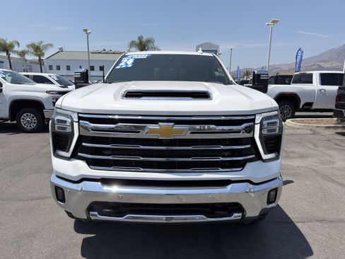 Used 2024 Chevrolet Silverado 2500 LTZ w/ LTZ Convenience Package AWD/4WD image 3