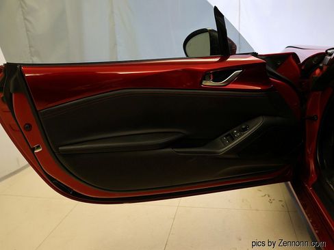 Used 2019 MAZDA MX-5 Miata RF Grand Touring image 24