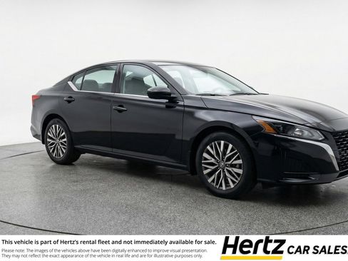 Used 2025 Nissan Altima 2.5 SV image 1