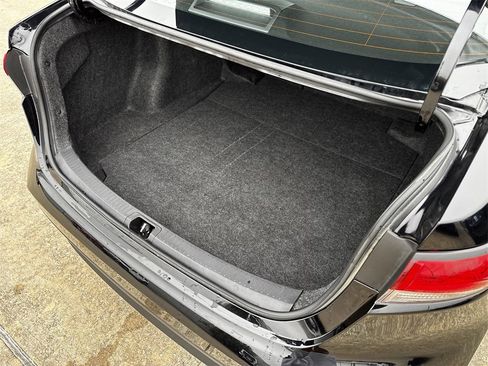 Used 2025 Toyota Corolla LE image 29