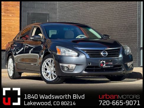 Used 2013 Nissan Altima 3.5 SV image 1