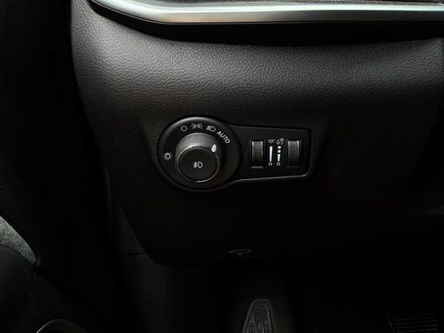 Used 2025 Jeep Compass Latitude AWD/4WD image 21