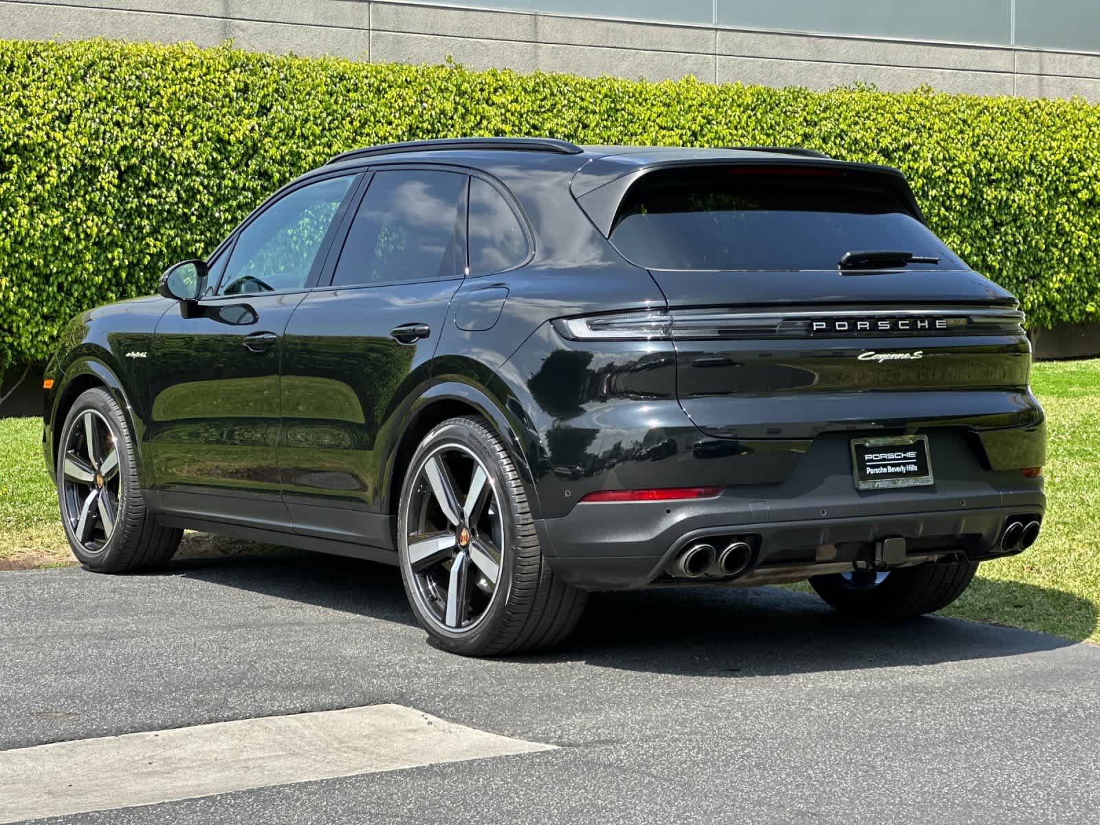 Certified 2025 Porsche Cayenne S AWD/4WD image 3