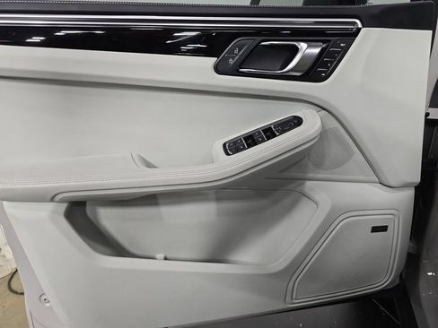 Certified 2023 Porsche Macan S AWD/4WD image 22