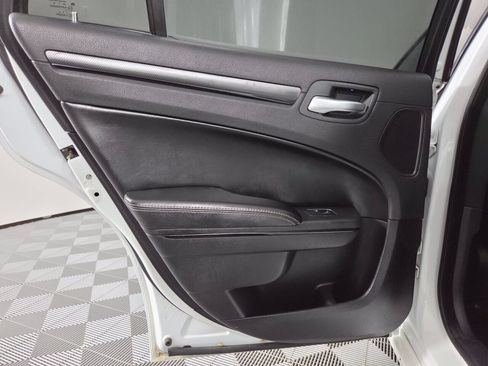 Used 2014 Chrysler 300 S RWD image 19