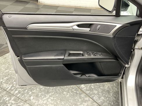 Used 2018 Ford Fusion SE FWD image 7