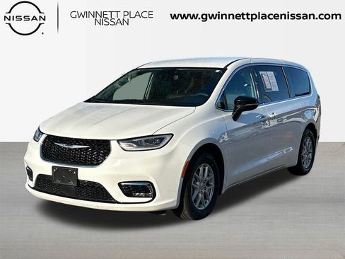 Used 2024 Chrysler Pacifica Touring-L image 1