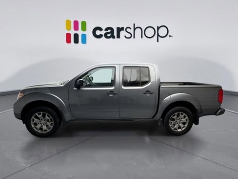 Used 2020 Nissan Frontier SV image 2