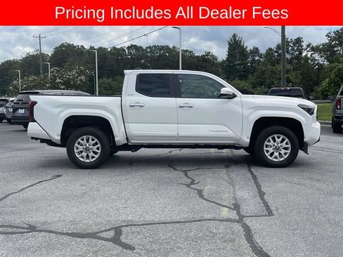 Used 2024 Toyota Tacoma SR5 AWD/4WD image 6