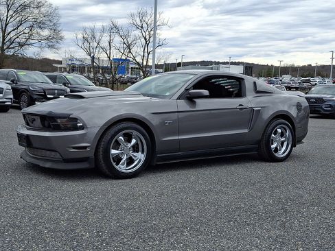 Used 2010 Ford Mustang GT image 3