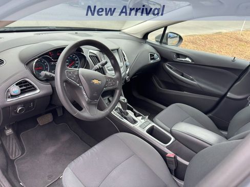 Used 2017 Chevrolet Cruze LT w/ Convenience Package image 6