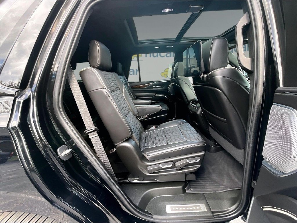 Used 2021 Cadillac Escalade Sport Platinum w/ LPO, Floor Liner Package AWD/4WD image 15