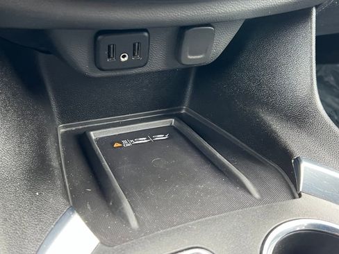 Used 2023 Chevrolet Traverse LT image 32