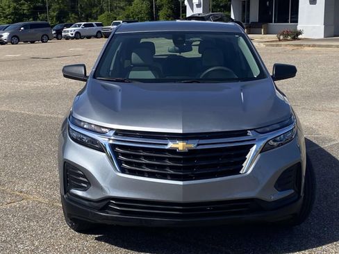 Used 2023 Chevrolet Equinox LS FWD image 2