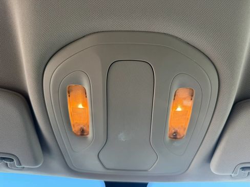 Used 2020 Chrysler Voyager L FWD image 30