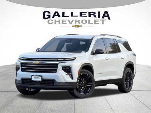 New 2026 Chevrolet Traverse LT w/ Driver Confidence Package FWD image 1