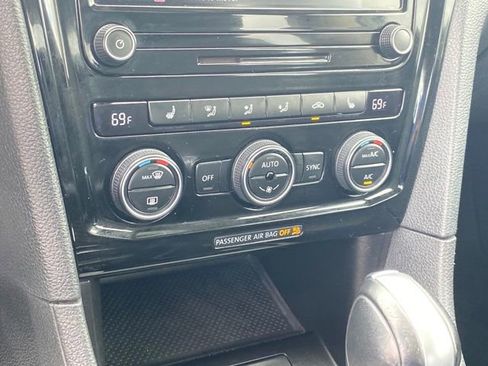 Used 2022 Volkswagen Passat 2.0T image 12
