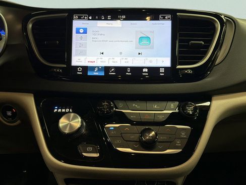 Used 2024 Chrysler Pacifica Touring-L FWD image 38