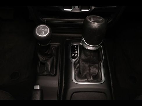 Used 2023 Jeep Wrangler Unlimited w/ Convenience Group AWD/4WD image 24