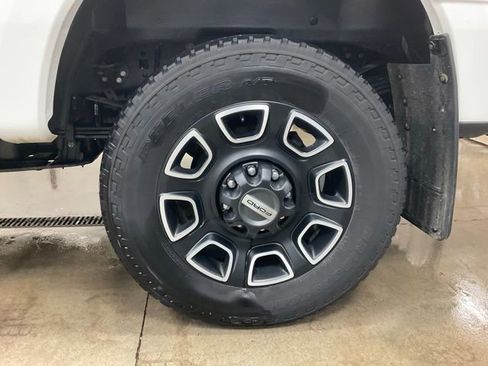 Used 2024 Ford F350 Platinum image 19