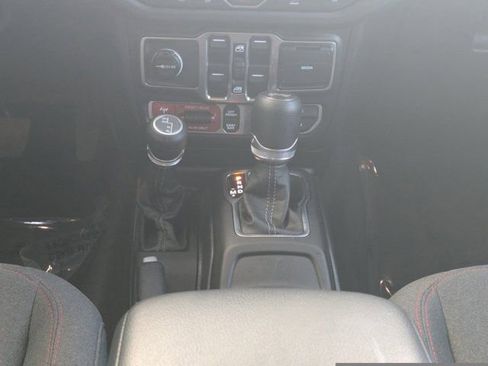 Used 2026 Jeep Wrangler Unlimited Rubicon AWD/4WD image 17