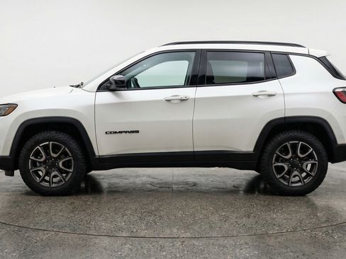 Used 2025 Jeep Compass Trailhawk AWD/4WD image 5