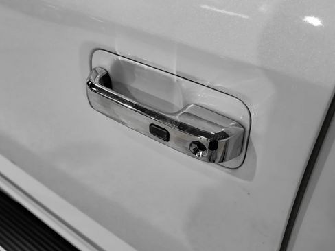 Used 2015 Ford F150 Platinum w/ Equipment Group 701A Luxury AWD/4WD image 51