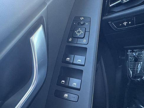 Used 2023 Kia Niro EX Touring image 27