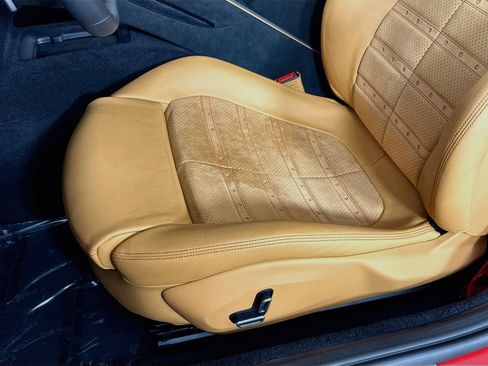 Certified 2025 Ferrari Roma Spider RWD image 18