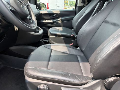 Used 2023 Mercedes-Benz Metris Passenger image 17