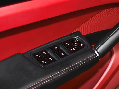 Used 2021 Porsche Cayenne image 10