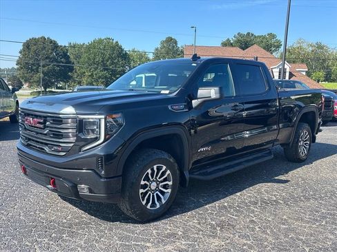 Used 2022 GMC Sierra 1500 AT4 w/ AT4 Premium Package AWD/4WD image 3