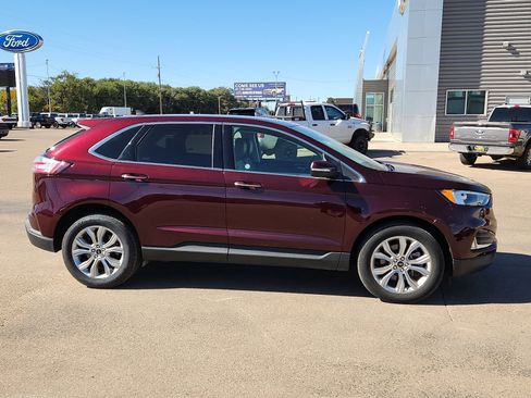 Used 2024 Ford Edge Titanium image 5