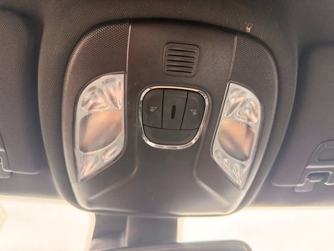Used 2023 Jeep Compass Latitude AWD/4WD image 30