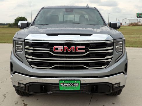 New 2026 GMC Sierra 1500 SLT image 2