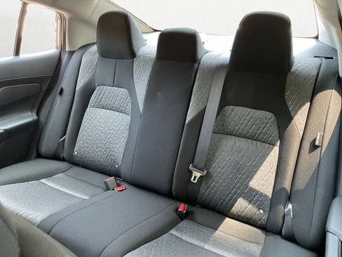 Used 2026 Nissan Sentra SV w/ SV Convenience Package FWD image 9