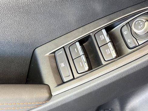 Certified 2025 Subaru Crosstrek 2.5i Limited w/ Popular Package #4A image 11