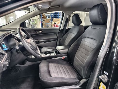 Used 2020 Ford Edge SE image 12