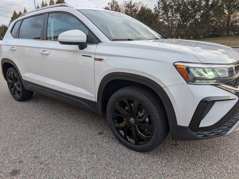 Used 2022 Volkswagen Taos SE image 8