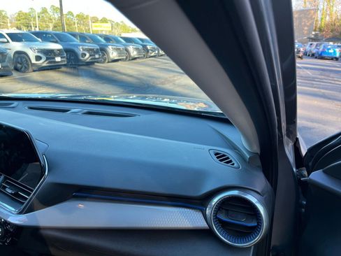 Used 2025 Chevrolet Trax LT w/ LT Convenience Package image 33