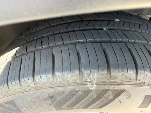 Used 2017 Ford Explorer XLT w/ Equipment Group 202A FWD image 36