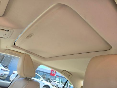 Used 2013 Lexus ES 300h w/ Luxury Pkg FWD image 19