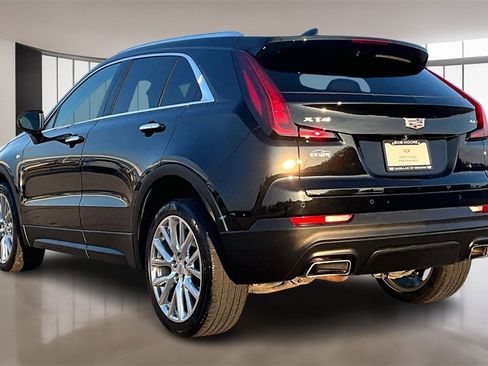 Used 2023 Cadillac XT4 Luxury w/ Cold Weather Package image 12