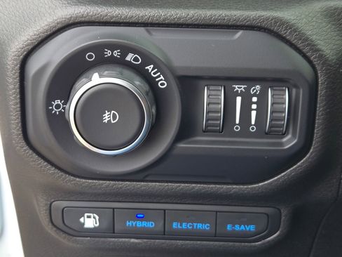 Used 2022 Jeep Wrangler Unlimited Sahara w/ Cold Weather Group image 23