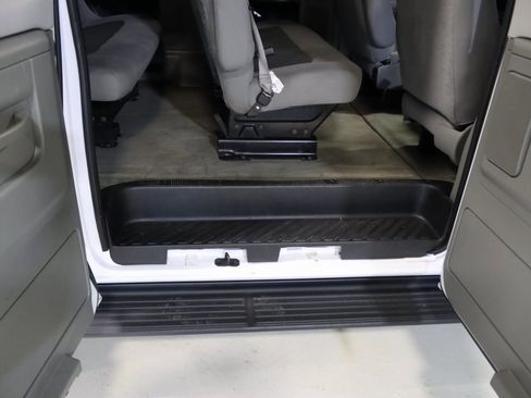 Used 2014 Ford E-350 and Econoline 350 XLT image 65