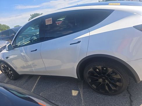 Used 2023 Tesla Model Y Long Range AWD/4WD image 8