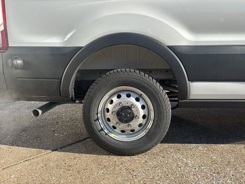 New 2026 Ford Transit 250 148 Medium Roof Extended AWD image 9
