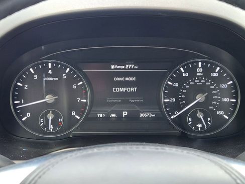 Used 2019 Kia K900 Luxury image 14