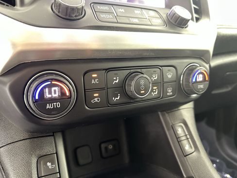 Used 2019 GMC Acadia SLT FWD image 19